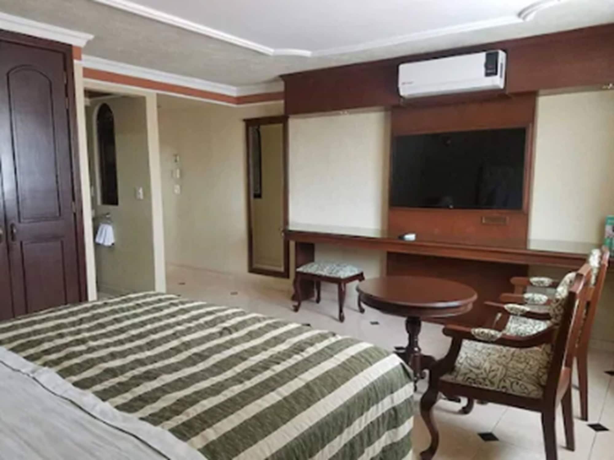 Hotel Casino Plaza Guadalajara Bagian luar foto